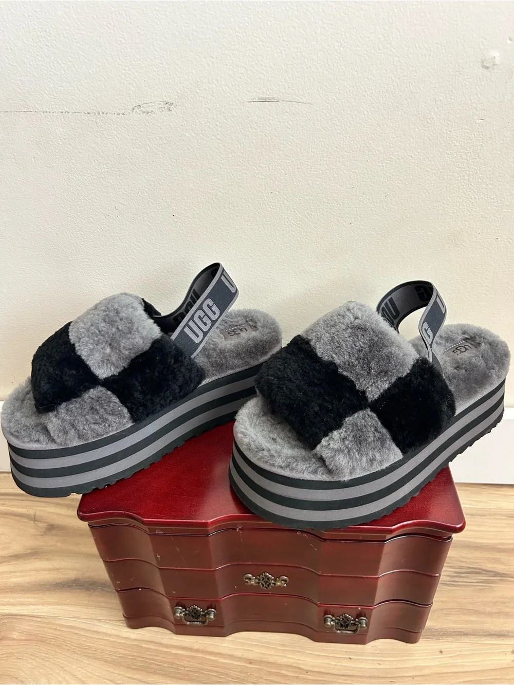UGG Women’s Disco Checkered Slides Platform Sandals Black and Grey Size 7